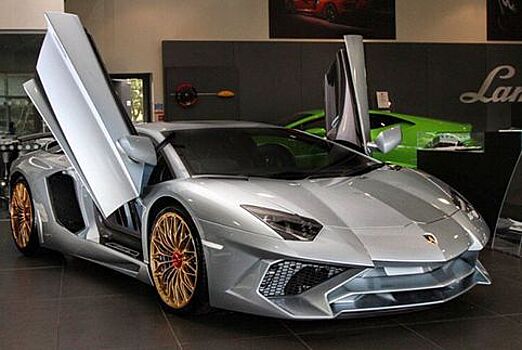 Последний Lamborghini Aventador SV покрасили в цвет Porsche 918 Spyder