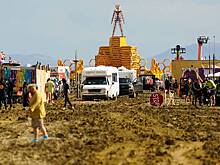 Россиянка рассказала об обстановке на затопленном Burning Man в пустыне
