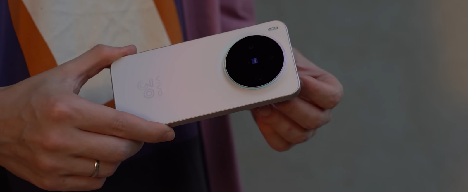 Vivo X300 признали удачным компактным флагманским смартфоном даже при всех компромиссах