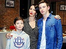 Младший сын Алики Смеховой потратил все свои сбережения на подарок для брата