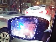 Зачем автомобиль ДПС утром включает проблесковые маячки?