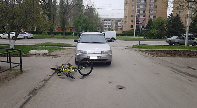 Школьник на велосипеде попал под машину в Волгодонске