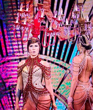 Дерзкая Агата Муцениеце в красном, Александр Ревва с женой и утонченная Анна Чиповская: как прошел день рождения театра Crave