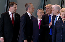 Белый дом оправдал "толкание" Трампа на саммите НАТО