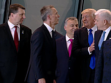 Белый дом оправдал "толкание" Трампа на саммите НАТО