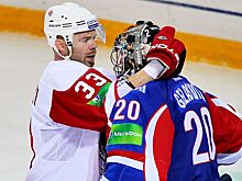 Скандальная драка российского вратаря. Его избил 107-килограммовый канадец, а полиции пришлось усмирять Гелашвили