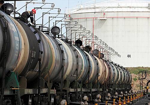 Риск драматичного падения экспорта российской нефти оценили