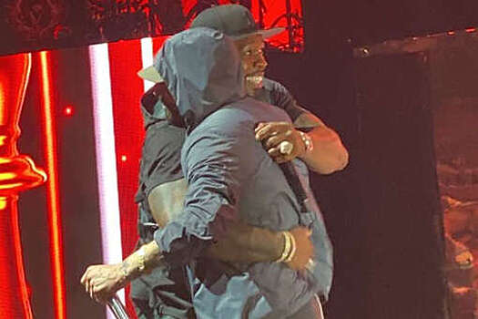Рэпер Эминем появился на концерте 50 Cent, назвав коллегу своим близким другом