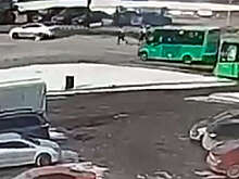 В Тюмени водитель переехал ноги инспектора ДПС и попал на видео