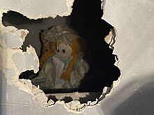Англичанин нашел жуткую куклу в стене после переезда