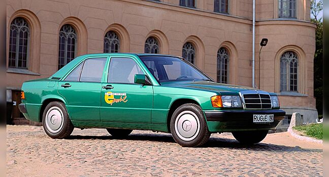 В Сети напомнили об электрокаре Mercedes 190E «Electro»