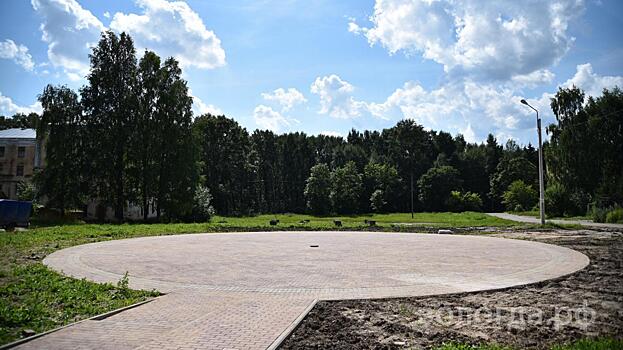 Строительство площадки для проведения праздничных мероприятий завершено в с. Молочное в Вологде