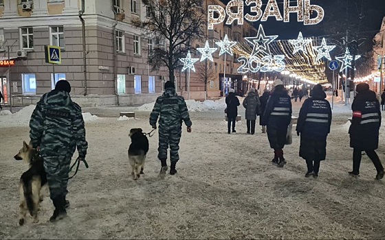 В центре Рязани заметили кинологов и автозаки