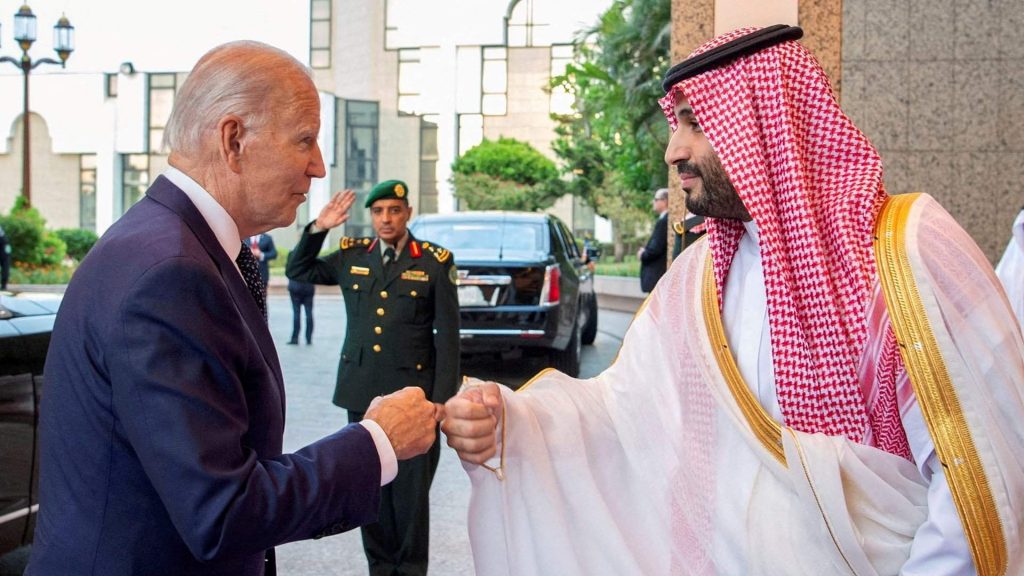 Bloomberg: нефтяной союз России и Саудовской Аравии повлияет на президентские выборы в США