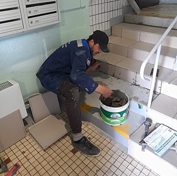 В 27 подъездах района Старое Крюково завершен текущий ремонт