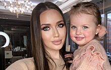 «Визажист на дому»: 2-летняя дочь Тарасова и Костенко сделала макияж себе и маме