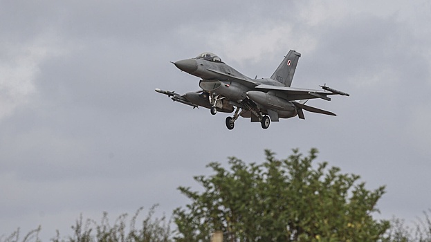 Польша вернула на аэродромы истребители, поднятые из-за якобы активности РФ