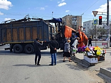 На юге Волгограда столкнулись «Нива» и два многотонных грузовика