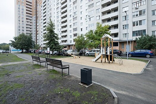 В Казани благоустроили дворы на проспекте Победы и улице Чишмяле по программе "Наш двор"