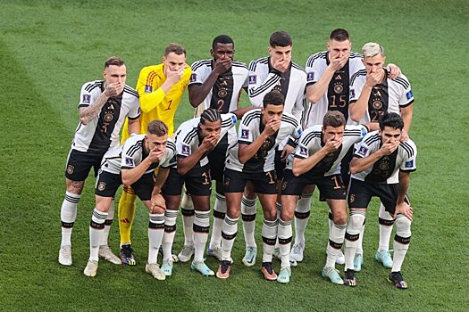 В сборной Германии объяснили жест с закрытыми ртами перед матчем ЧМ-2022