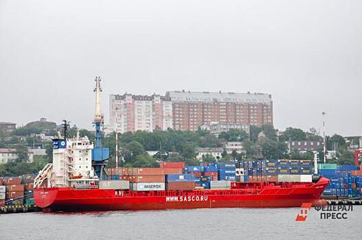 Атомный контейнеровоз везет груз для проекта «Арктик СПГ2»