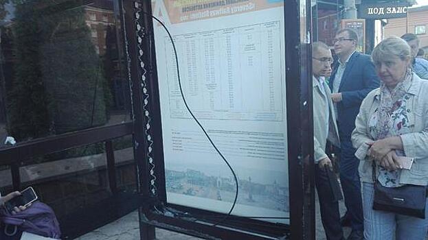 На Северном вокзале вандалы разбили остановку