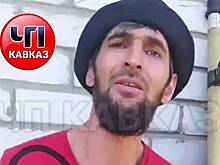 Ищущего на Кавказе родственников истощенного бойца СВО с костылем сняли на видео