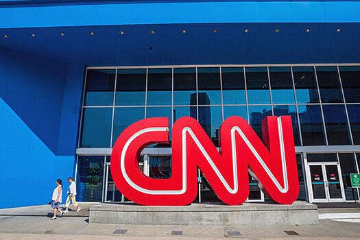 CNN уволила трех журналистов за отказ прививаться от коронавируса