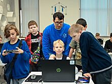 Денис Паслер присудил губернаторские премии свердловским педагогам дополнительного образования технической направленности