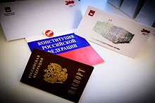 Накануне Дня города Глава Перми Алексей Дёмкин вручил паспорта школьникам