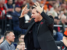 Димитрис Итудис, а также владелец и игроки «Хапоэля Тель-Авив» провели более двух часов в раздевалке после поражения от «Баварии» (Sport5)