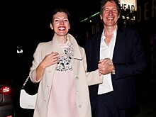 Милла Йовович ждет четвертого ребенка? Поклонники заметили беременный живот актрисы