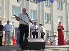 Нижегородский депутат подарил шахунцам волшебный меч для защиты от кризисов и инфекций