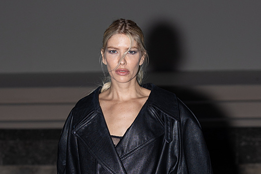 Елена Перминова снялась за поцелуем с предполагаемым бойфрендом