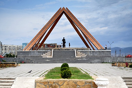 В Махачкале началась реставрация памятника русской учительнице