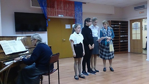 Концерт-беседа «Золотая осень» состоялся в музыкальной школе на Гончарова