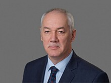 Председатель Думы Владивостока Андрей Брик поздравляет с Днем народного единства