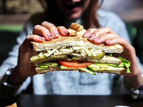 Диетолог Пристанский: читмил разгружает психику и накапливает энергию