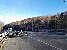 На трассе М-5 в Жигулевске столкнулись легковушка и грузовик