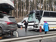 Автобус с детьми столкнулся с автовозом в Челябинской области