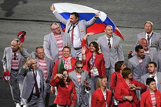 МПК отозвал аккредитацию вынесшего флаг РФ белоруса