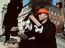 Человек-пиролиз: как посадить самолет в центре Владивостока и заработать на выделениях горожан