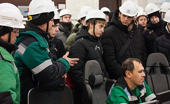 "Вернусь сюда работать": день открытых дверей для будущих операторов технологических установок на "ТАИФ-НК"
