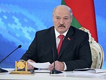 Видео: Лукашенко сам встал на лыжи и взял винтовку