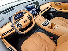 Передний привод, атмосферник и электромотор: испытали новый Geely