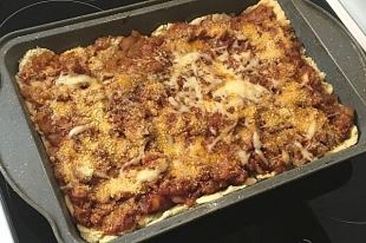 С сыром и сметаной. Как приготовить согревающий итальянский луковый пирог