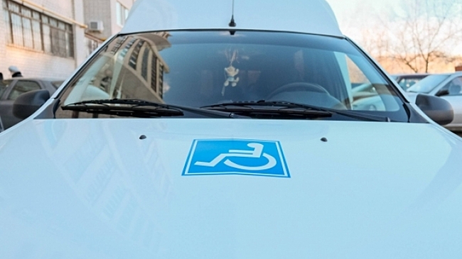 Волгоградские мобильные бригады помогают пожилым людям добираться до больниц