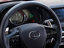 Выставленный на аукцион Lexus Хорошавина подешевел