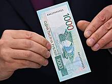Банк России показал новую тысячерублевую купюру. В прошлый раз изменение дизайна сорвалось из-за скандала