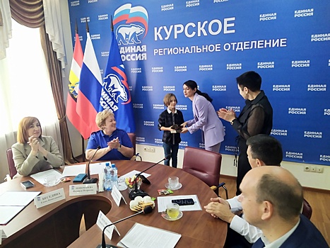 В Курске провели круглый стол «Женское движение — объединяет»